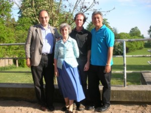 Lida Shkorkina fotograferet sammen med Jakob Erle, Chris Spicer og Edicio de la Torre, Vallekilde, 2007
